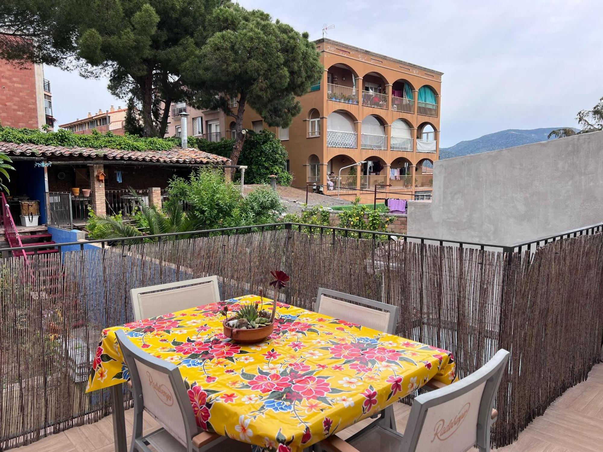 Alojamiento Con Encanto En Planta Superior Ideal Para Trabajo Y Escapadas Familiares En Montserrat Esparreguera 外观 照片