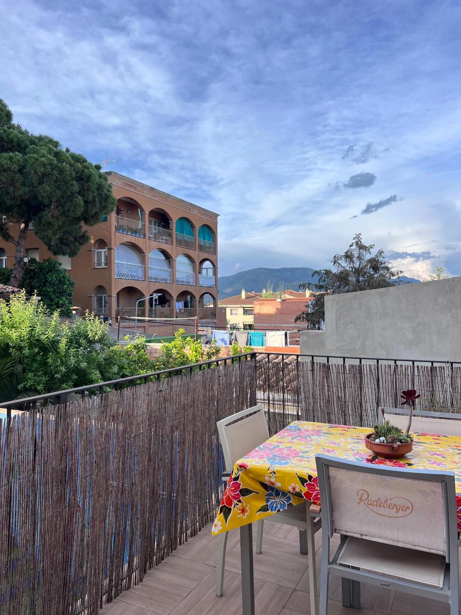 Alojamiento Con Encanto En Planta Superior Ideal Para Trabajo Y Escapadas Familiares En Montserrat Esparreguera 外观 照片